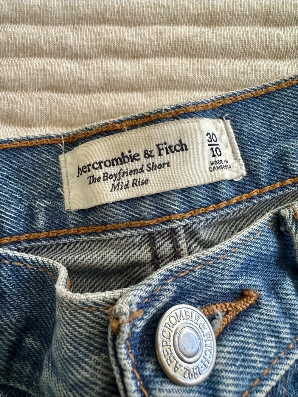 | abercrombie & fitch • the boyfriend short mid rise • size 30 |